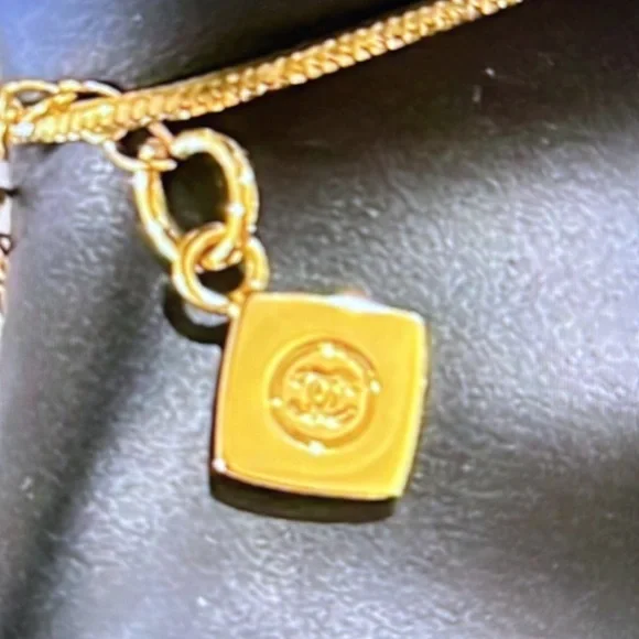 Chanel Holiday 2024 CC Pendant Charm - Picture 6 of 10